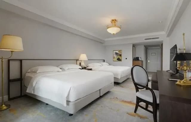 【高鐵假期】 高雄漢來大飯店2日自由行|戶外泳池,鄰近高雄港-【搭高鐵.送住宿】- 逸居/亞灣家庭房(港景-2中床,2人住,含早餐)-3