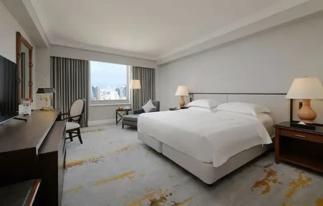 【高鐵假期】 高雄漢來大飯店2日自由行|戶外泳池,鄰近高雄港-【搭高鐵.送住宿】- 逸居/精緻客房(市景-1大床,含早餐)-1