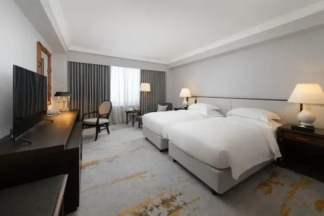 【高鐵假期】 高雄漢來大飯店2日自由行|戶外泳池,鄰近高雄港-【搭高鐵.送住宿】- 逸居/精緻客房(市景-2小床,含早餐)-1