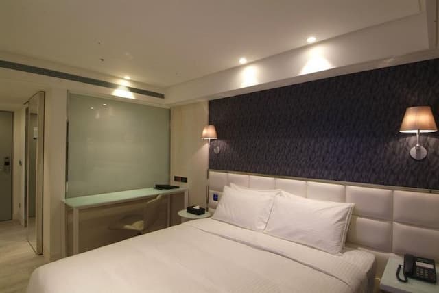 雲端商務旅館|台中館 | 一中街、中華路夜市-標準雙人房-2