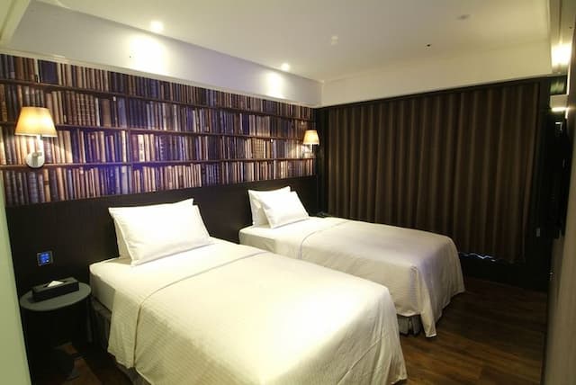 雲端商務旅館|台中館 | 一中街、中華路夜市-標準雙床房-2