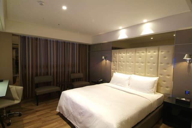 雲端商務旅館|台中館 | 一中街、中華路夜市-豪華雙人房-2