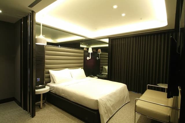 雲端商務旅館|台中館 | 一中街、中華路夜市-商務雙人房-2