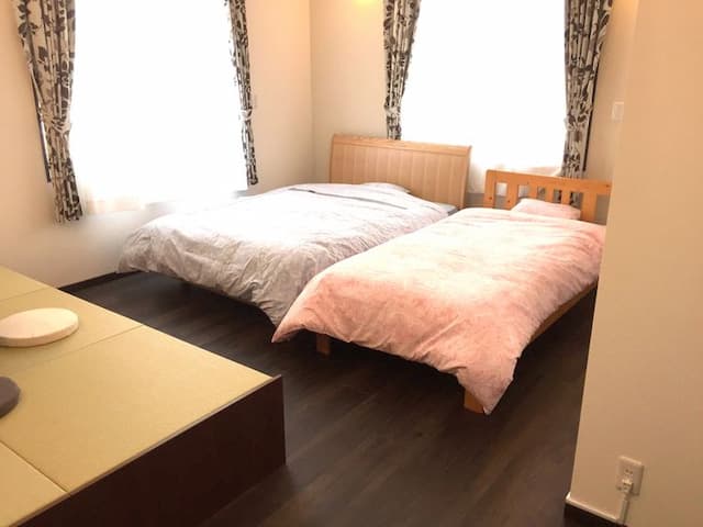 Guesthouse TOMO-Deluxe twin room-1