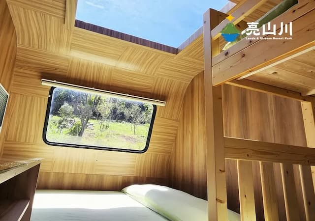亮山川景觀休閒農場 | 一泊四食、專屬用餐空間、獨立空調設施-露營車-2