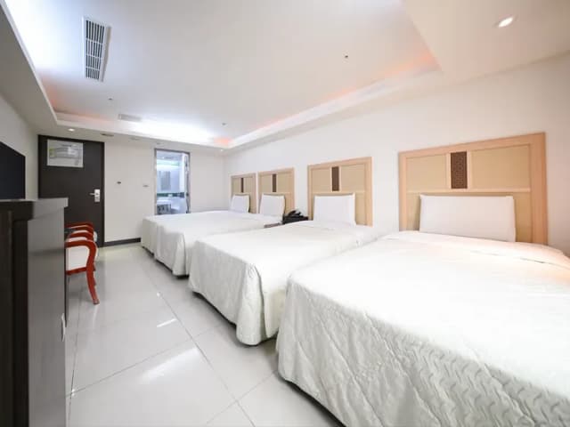 Guide Hotel Taoyuan Fuxing-Exquisite Quadruple Room-1