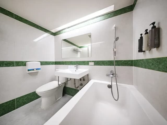 Guide Hotel Taoyuan Fuxing-Exquisite Quadruple Room-6
