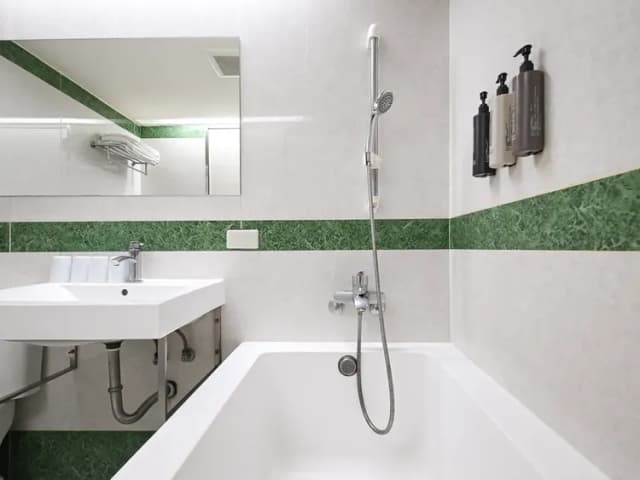 Guide Hotel Taoyuan Fuxing-Exquisite Quadruple Room-7