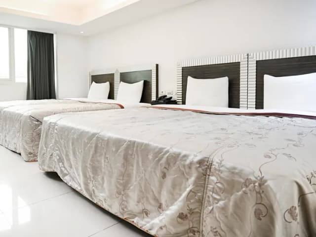 Guide Hotel Taoyuan Fuxing-Deluxe Quadruple Room-4