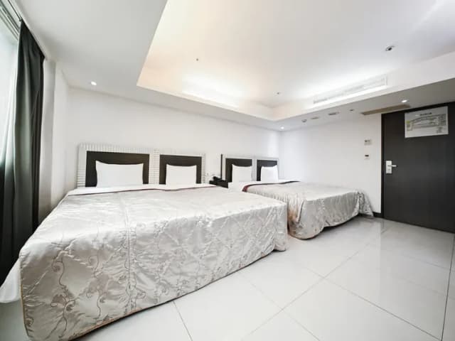 Guide Hotel Taoyuan Fuxing-Deluxe Quadruple Room-1
