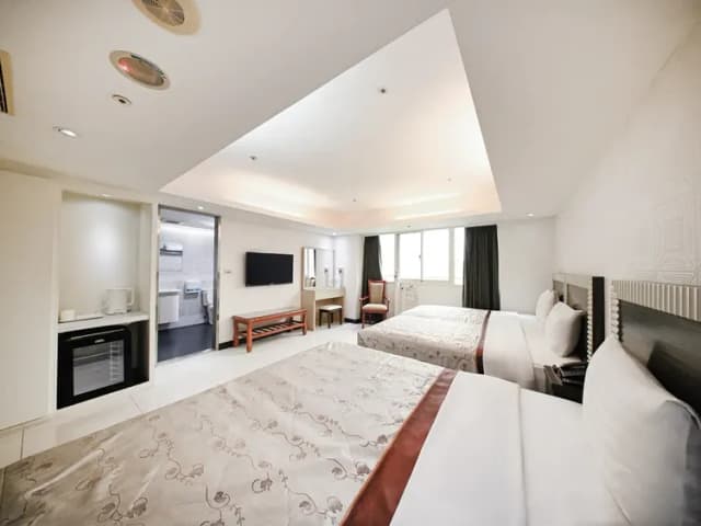Guide Hotel Taoyuan Fuxing-Deluxe Quadruple Room-2