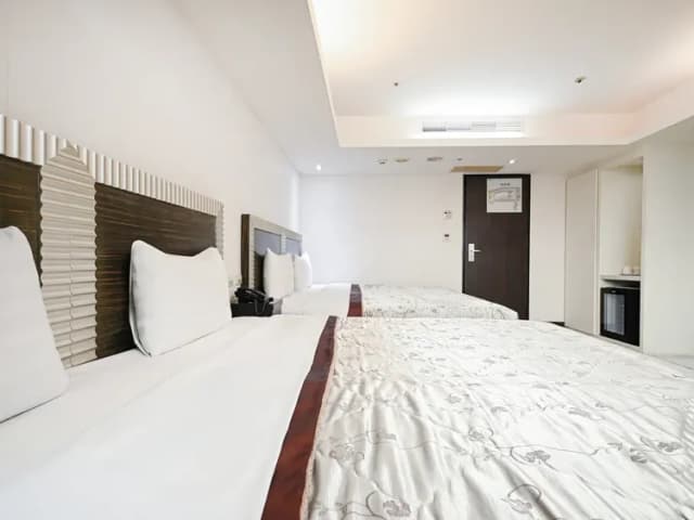 Guide Hotel Taoyuan Fuxing-Deluxe Quadruple Room-3