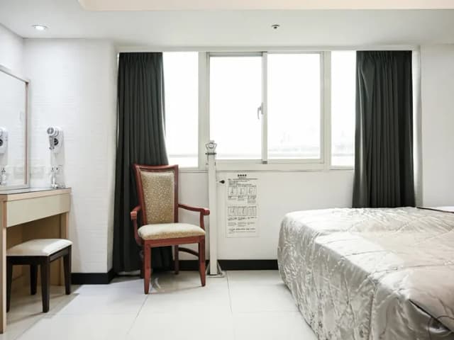 Guide Hotel Taoyuan Fuxing-Deluxe Quadruple Room-5