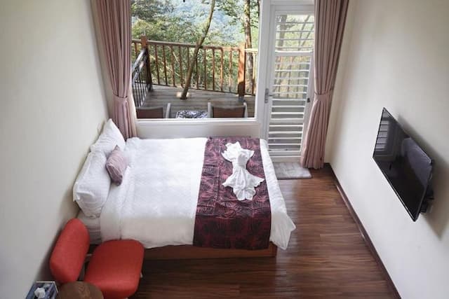 Sun Sweet House-Family Room with Balcony-1