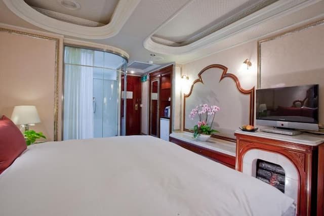 Happiness Hotel-Double Room (Included Breakfast BOX)-2