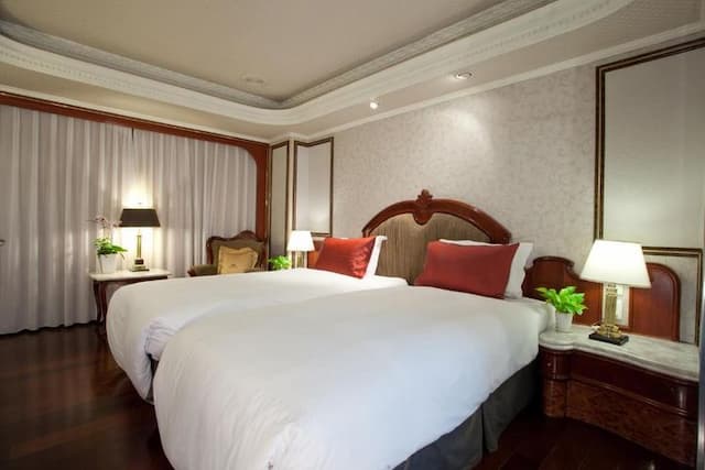 Happiness Hotel-Twin Room (Included Breakfast Box)-4