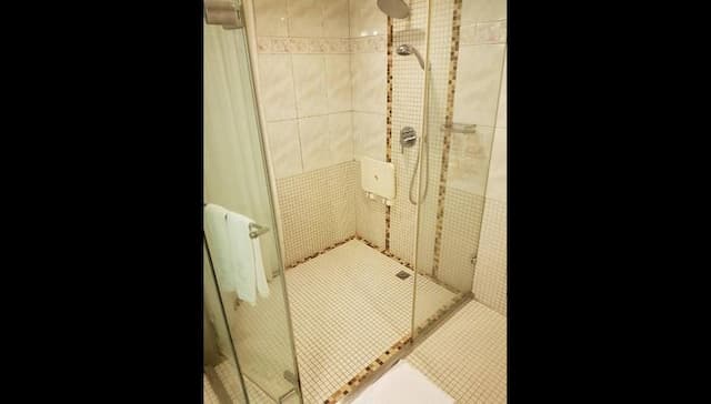 Happiness Hotel-Twin Room (Included Breakfast Box)-6