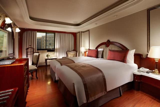 Happiness Hotel-Twin Room (Included Breakfast Box)-1