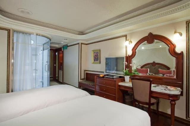Happiness Hotel-Twin Room (Included Breakfast Box)-2