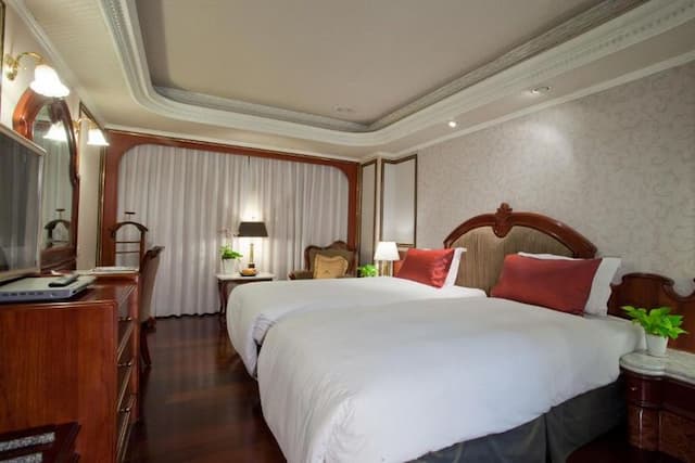 Happiness Hotel-Twin Room (Included Breakfast Box)-3