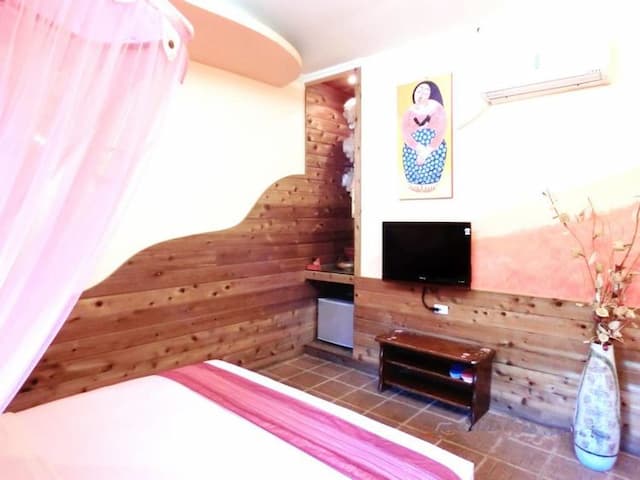 興吉木屋 - 墾丁大街只要走路7分鐘!| 室內公共空間自行車停放-木屋蜜月雙人房-3