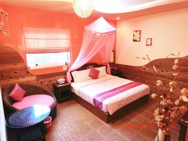 興吉木屋 - 墾丁大街只要走路7分鐘!| 室內公共空間自行車停放-木屋蜜月雙人房-1