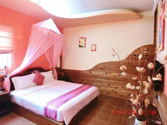 興吉木屋 - 墾丁大街只要走路7分鐘!| 室內公共空間自行車停放-木屋蜜月雙人房-2