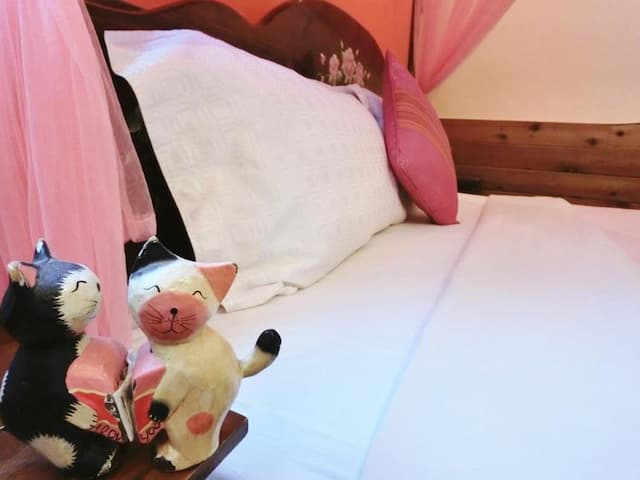 興吉木屋 - 墾丁大街只要走路7分鐘!| 室內公共空間自行車停放-木屋蜜月雙人房-4