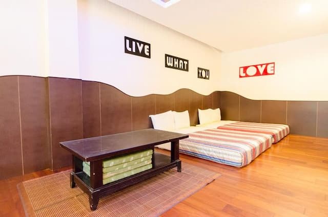 興吉木屋 - 墾丁大街只要走路7分鐘!| 室內公共空間自行車停放-木屋雙衛浴十二人房-3