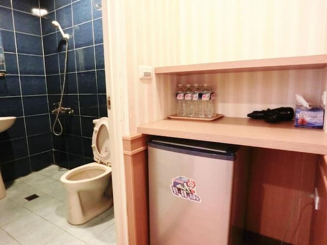 興吉木屋 - 墾丁大街只要走路7分鐘!| 室內公共空間自行車停放-木屋八人房-7