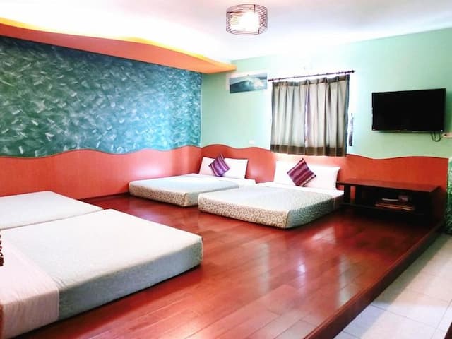 興吉木屋 - 墾丁大街只要走路7分鐘!| 室內公共空間自行車停放-木屋八人房-5