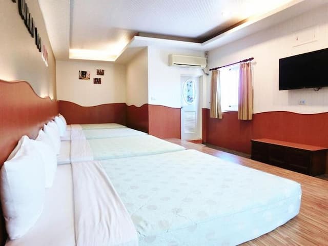 興吉木屋 - 墾丁大街只要走路7分鐘!| 室內公共空間自行車停放-木屋八人房-2