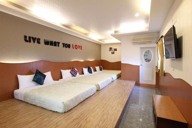 興吉木屋 - 墾丁大街只要走路7分鐘!| 室內公共空間自行車停放-木屋八人房-1