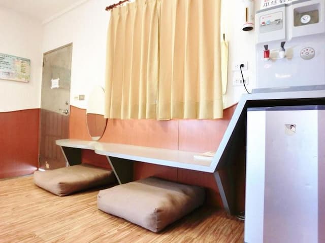 興吉木屋 - 墾丁大街只要走路7分鐘!| 室內公共空間自行車停放-木屋八人房-4