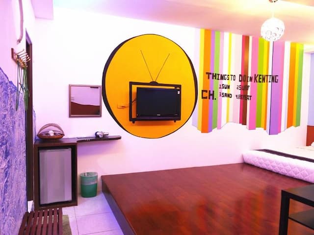 興吉木屋 - 墾丁大街只要走路7分鐘!| 室內公共空間自行車停放-木屋家庭四人房-8