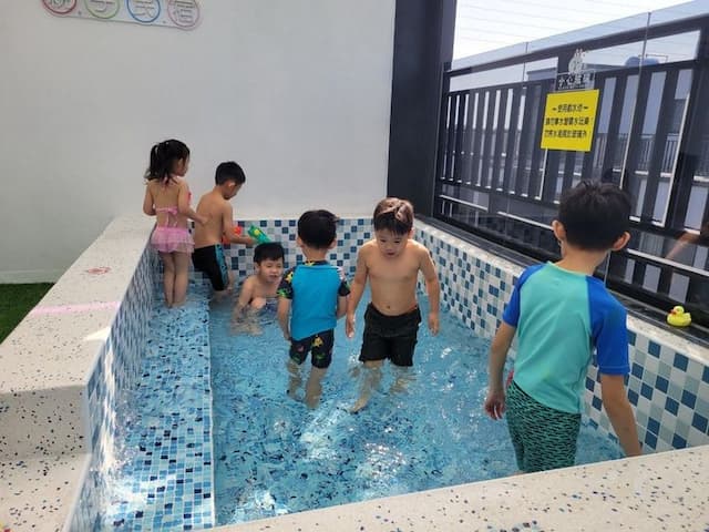 蘭洋親子民宿 | 21人宜蘭villa包棟 | BBQ&KTV&麻將&戲水池&滑梯房-21人包棟(五間房)|雙人房*1,四人房*2,五人房*1,六人房*1-10