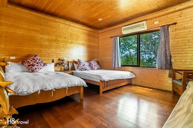 ninerainbow.newmoon-Exquisite Quadruple Room-1