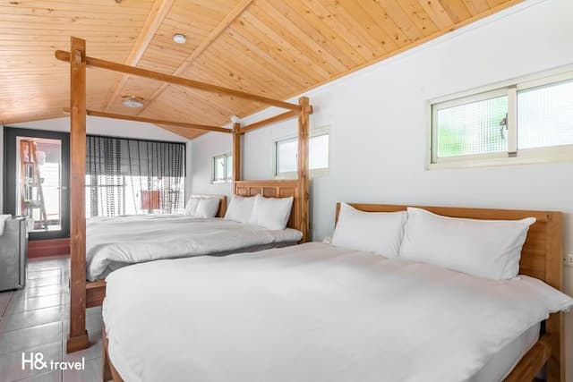 ninerainbow.newmoon-Comfortable Six-Person Room-1