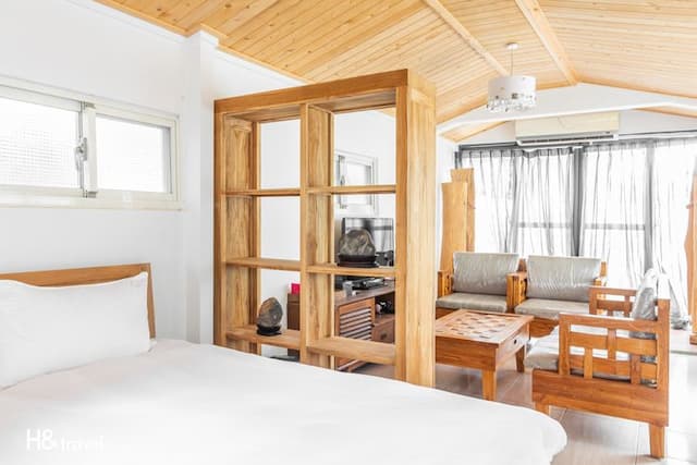 ninerainbow.newmoon-Comfortable Six-Person Room-9