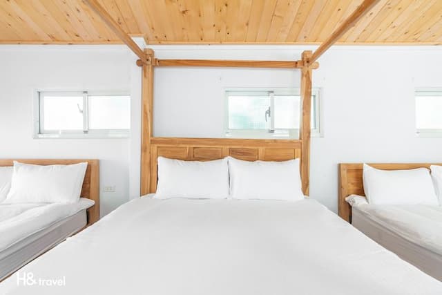 ninerainbow.newmoon-Comfortable Six-Person Room-8