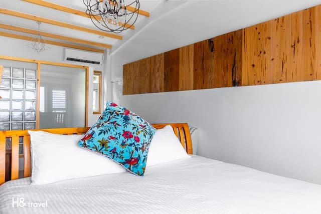 ninerainbow.newmoon-Mountain View Double Room with Balcony-3