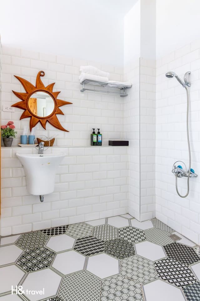 ninerainbow.newmoon-Mountain View Double Room with Balcony-10