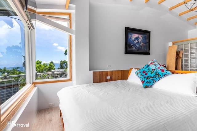 ninerainbow.newmoon-Mountain View Double Room with Balcony-1