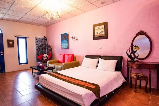 迎薰童話海洋館|18人墾丁包棟 | 戶外戲水池&BBQ烤肉&KTV&兒童遊戲區 | 恆春老街-迎薰B&B|包棟(20人 / 六人房*1+四人房*3+雙人房*1-6