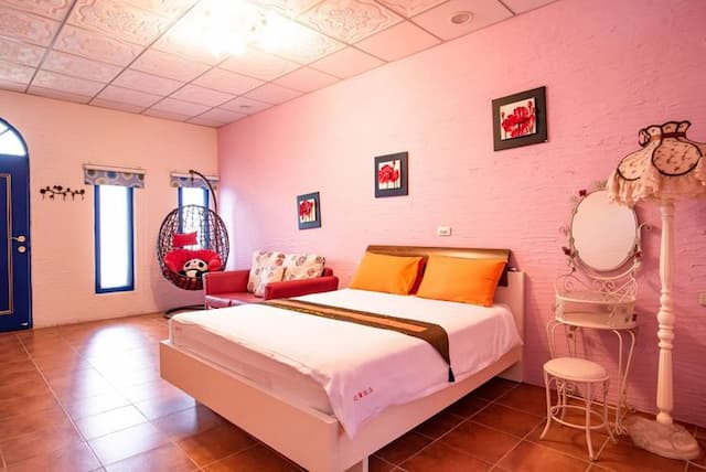 迎薰童話海洋館|18人墾丁包棟 | 戶外戲水池&BBQ烤肉&KTV&兒童遊戲區 | 恆春老街-迎薰B&B|包棟(20人 / 六人房*1+四人房*3+雙人房*1-5