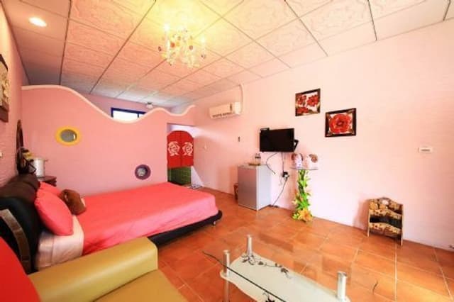 迎薰童話海洋館|18人墾丁包棟 | 戶外戲水池&BBQ烤肉&KTV&兒童遊戲區 | 恆春老街-迎薰B&B|包棟(20人 / 六人房*1+四人房*3+雙人房*1-2