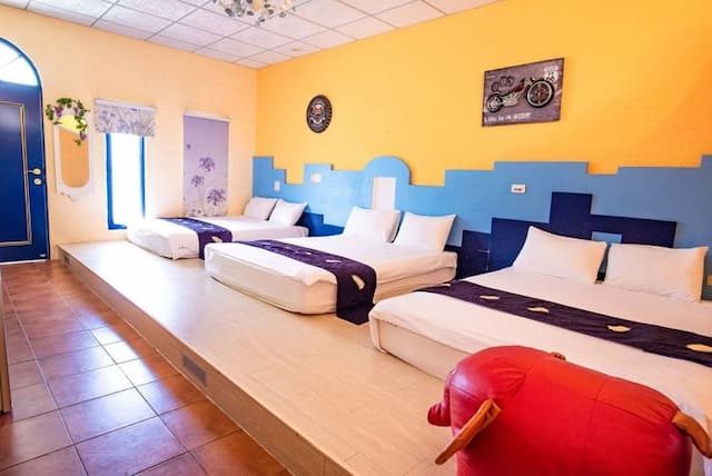 迎薰童話海洋館|18人墾丁包棟 | 戶外戲水池&BBQ烤肉&KTV&兒童遊戲區 | 恆春老街-迎薰B&B|包棟(20人 / 六人房*1+四人房*3+雙人房*1-4