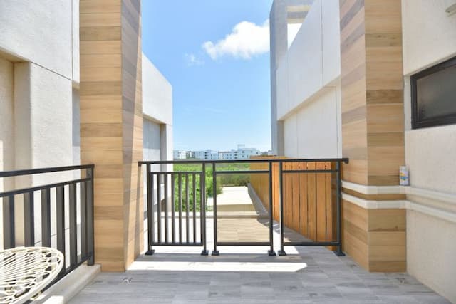 Dream-Classic Deep Blue Quadruple Room 302-5