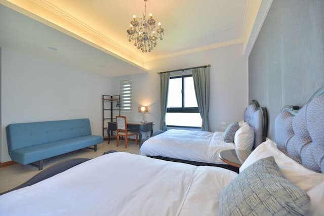 Dream-Classic Deep Blue Quadruple Room 302-2