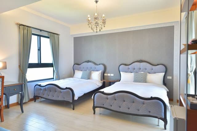 Dream-Classic Deep Blue Quadruple Room 302-1